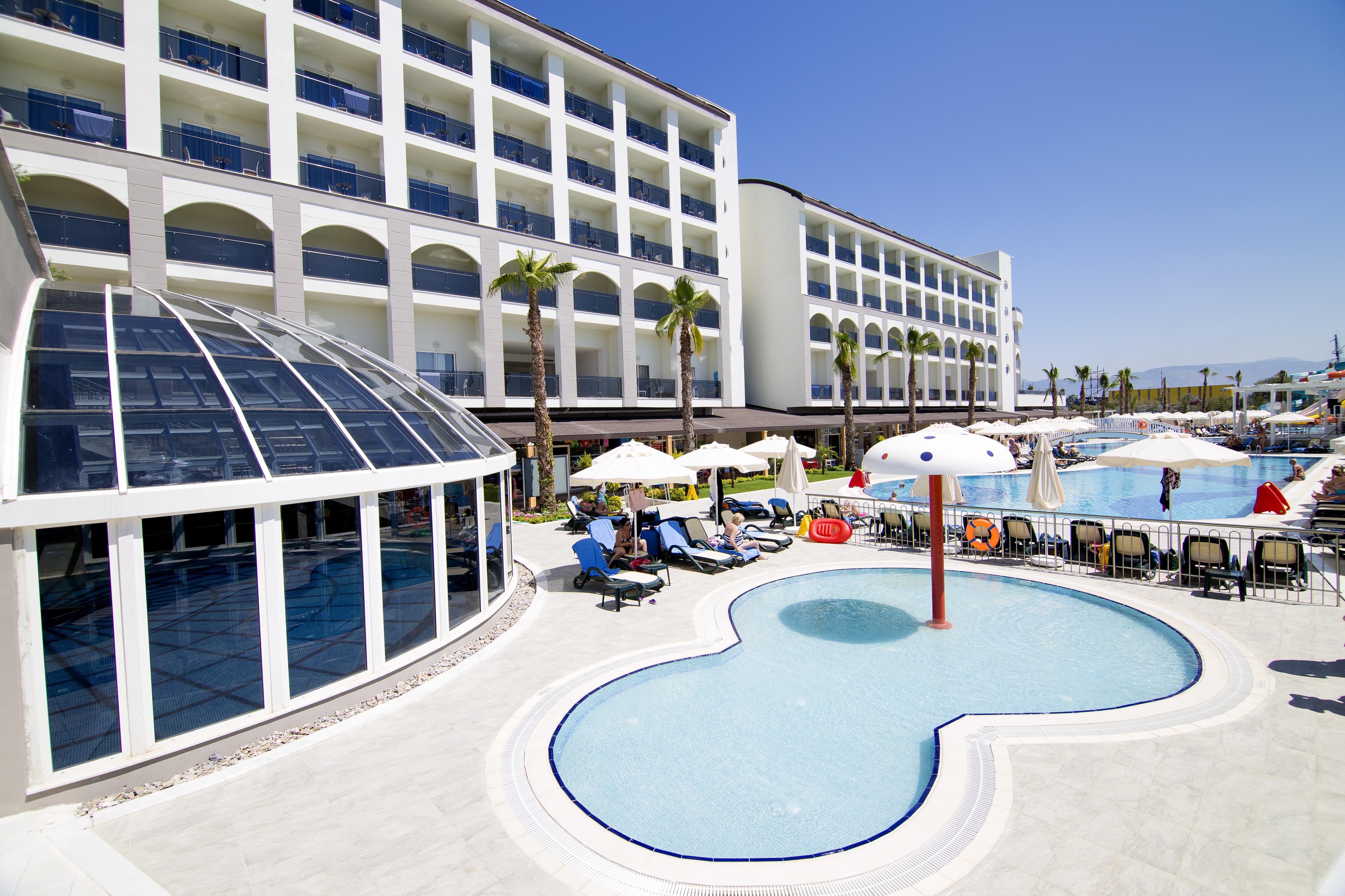 Port River Hotel & Spa Side Exterior photo